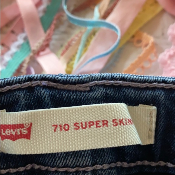 Levi’s - Picture 3 of 4